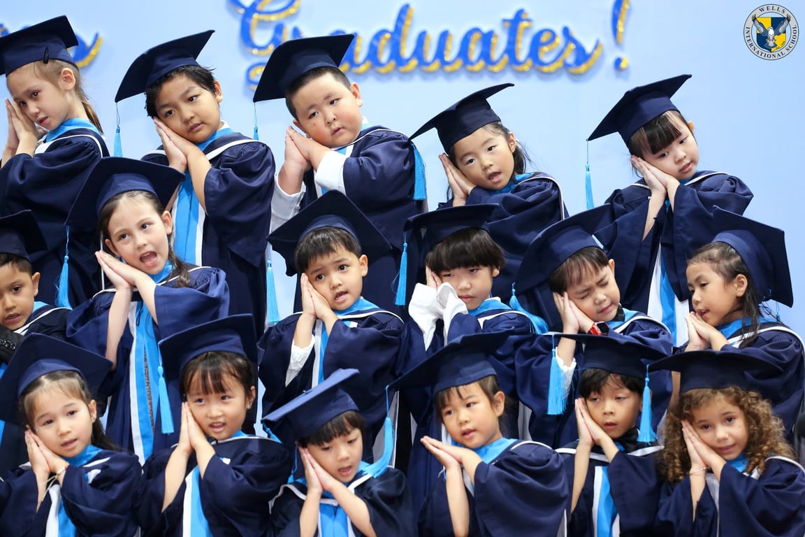 K3 graduates performing during their graduation ceremony.