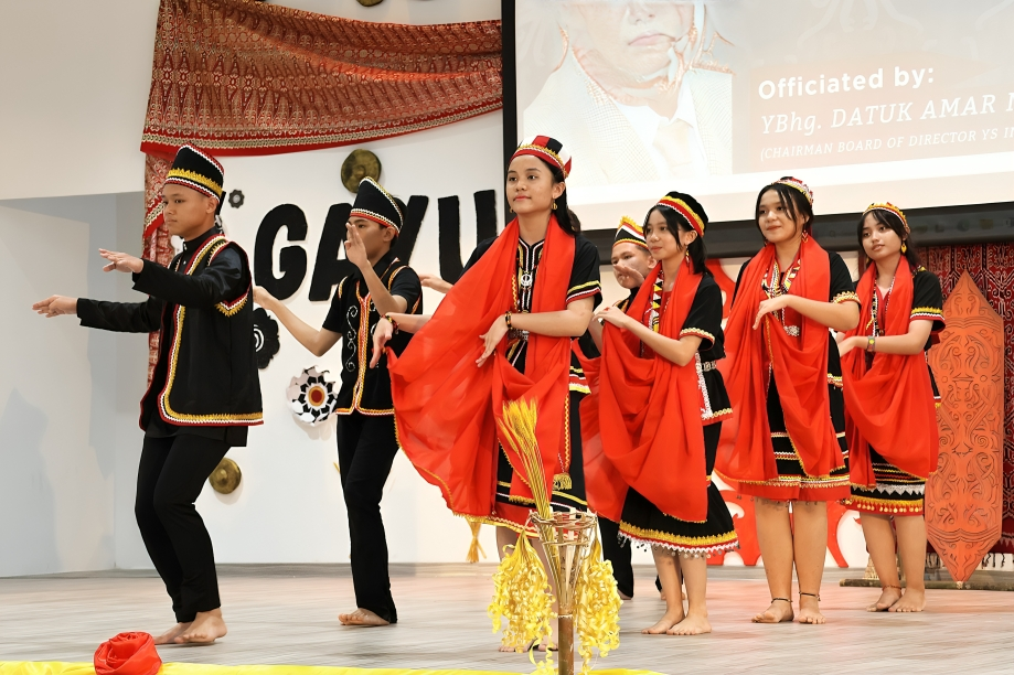During the Gawai celebration, students performed traditional dances to honour Sarawak’s diverse cultural heritage.