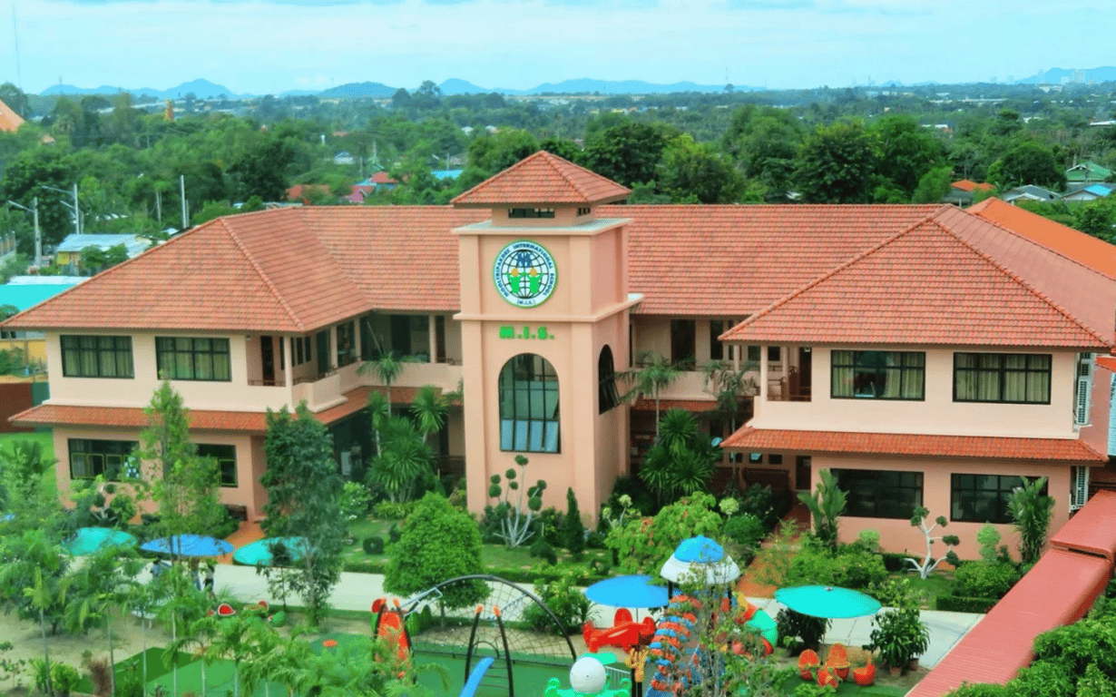 Front view of the MIS campus.