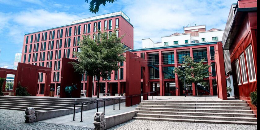Red architecture of the Deutsche Botschaftsschule Peking campus.