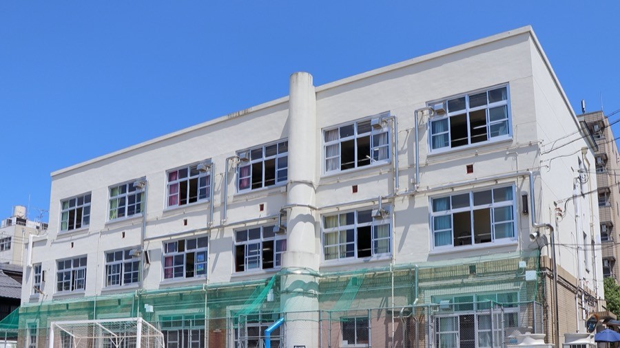 The main entrance and building of Kyoto International School.