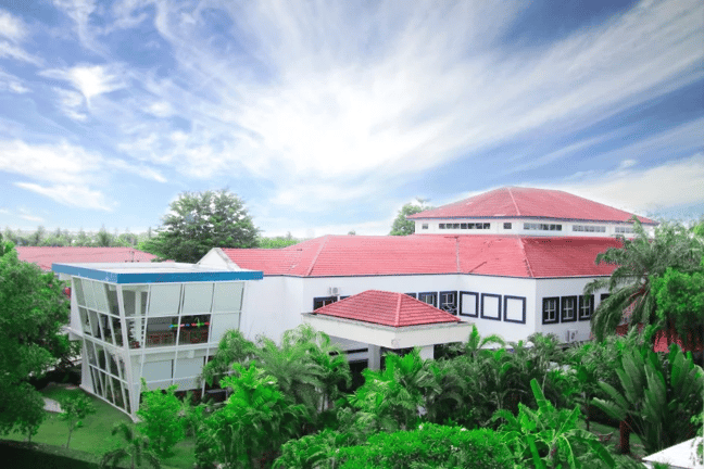 “School campus buildings of Garden International School.