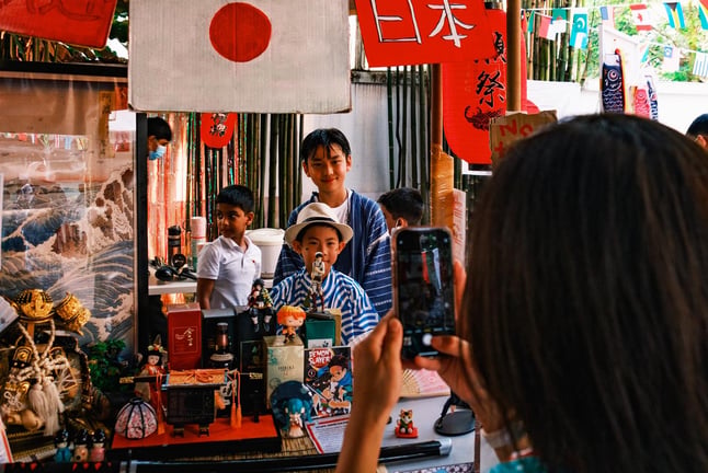 Primary and secondary students showcasing Japanese traditions.