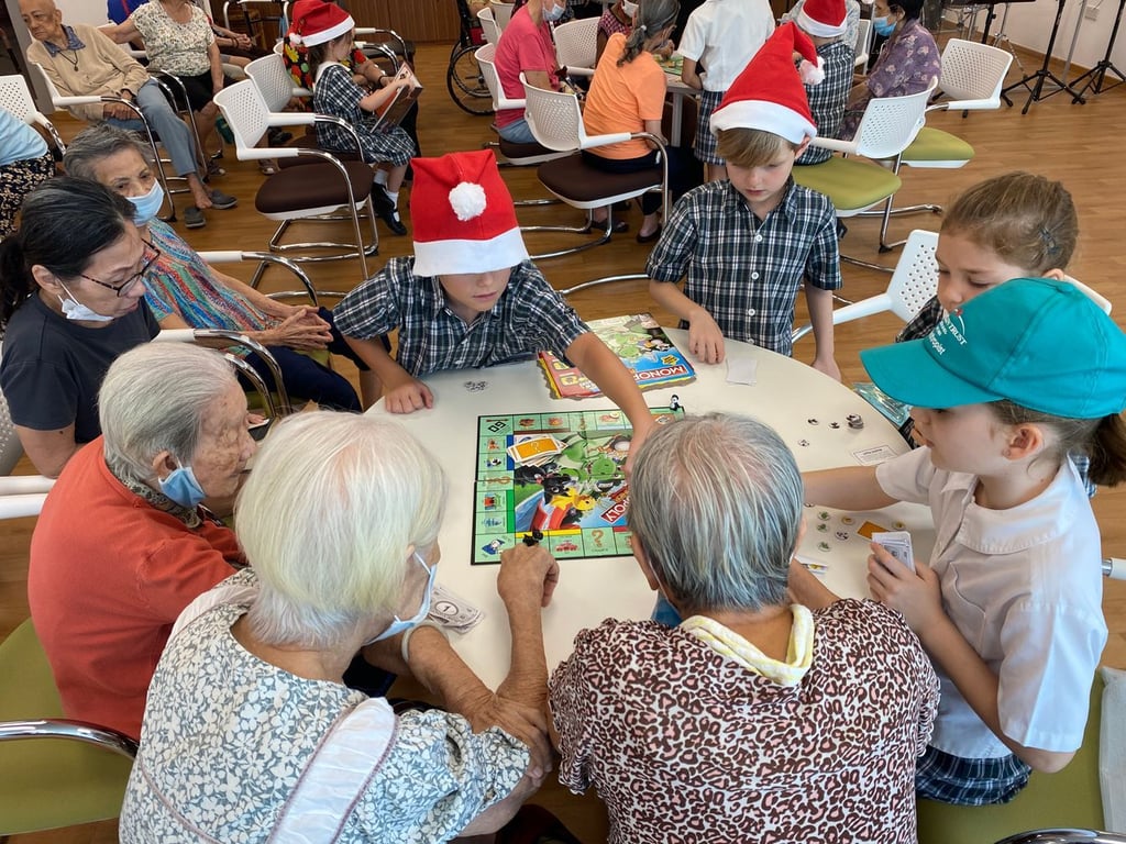 Infant School students visiting St Johns Home for Elderly Persons over the holiday period