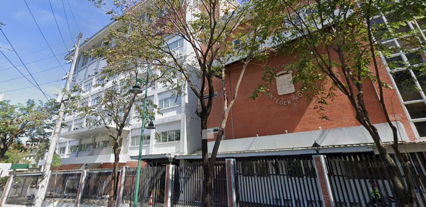 Streetview of Everest Academy Manila campus building.
