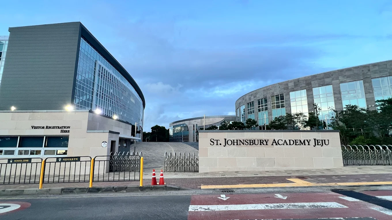Front entrance of St. Johnsbury Academy Jeju.