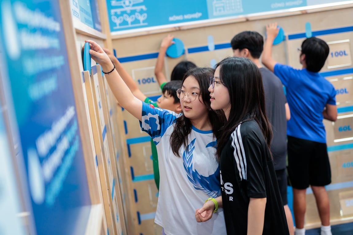 Students exploring sustainability concepts during the Gaia learning exhibition.