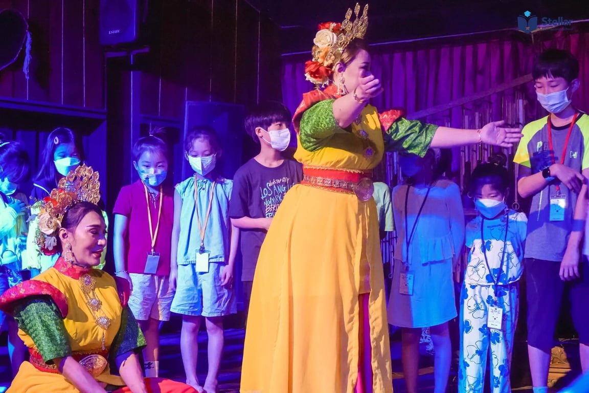 Winter Camp Culture Experience – Students learn traditional dance hands-on!