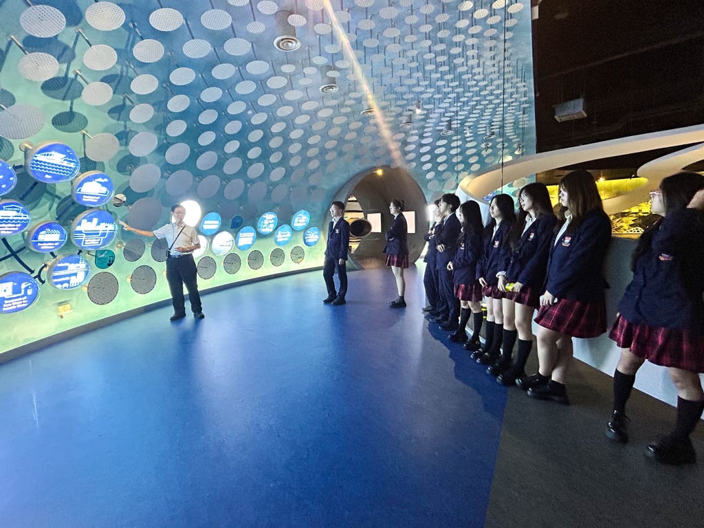 Students visit the Sustainable Singapore Gallery to deepen their insights into Singapore’s ongoing commitment to sustainable development.