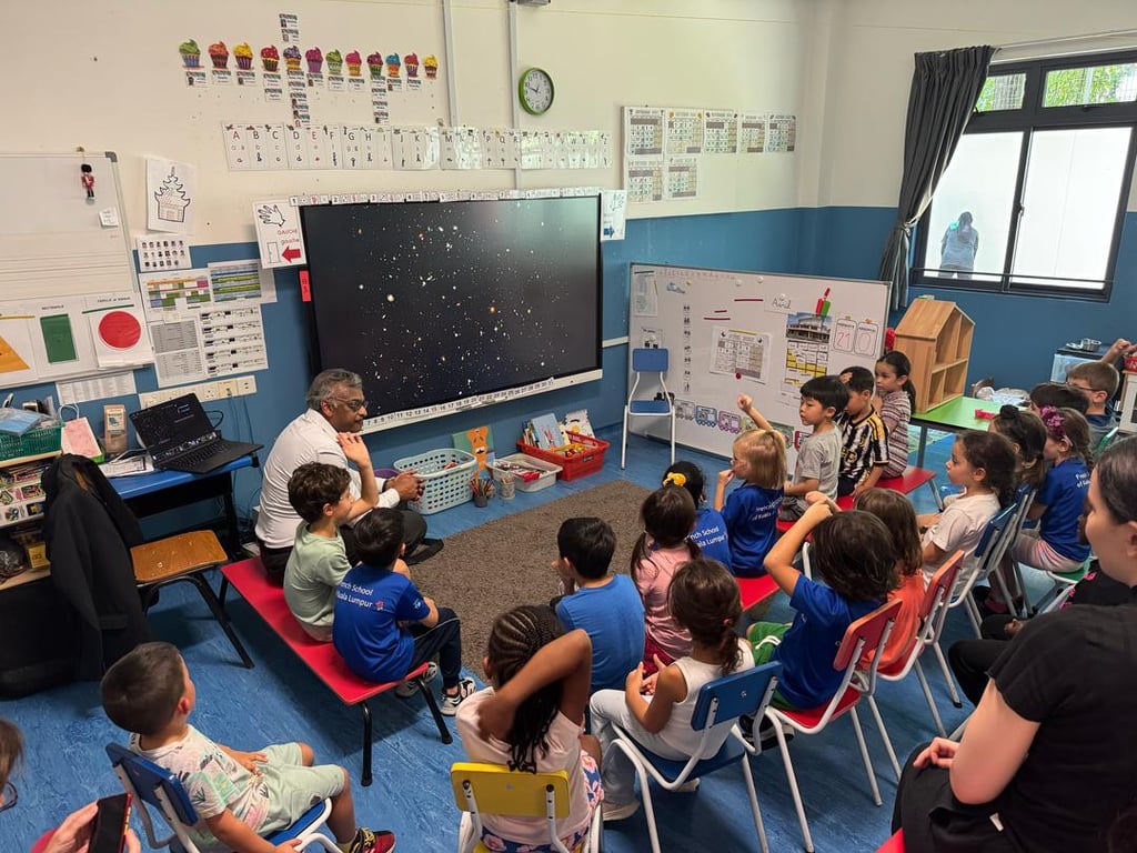 Lain Doressoundiram, astrophysicist at the Paris Observatory, visited the school and put on workshops tailored to each age group.