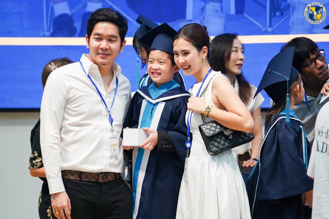 Family photo at the Wells Chonburi K3 graduation ceremony.
