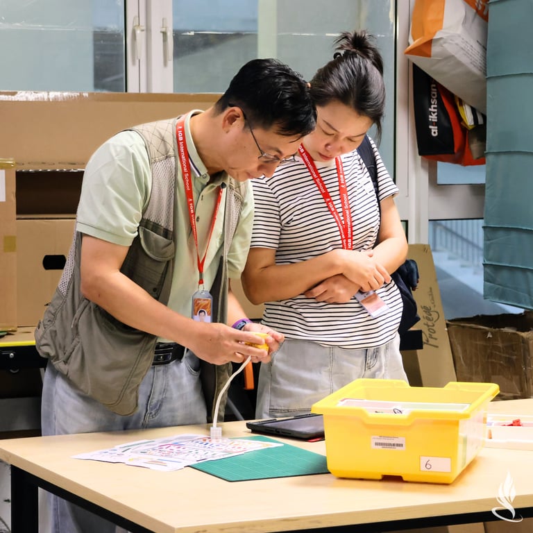 From building with LEGO to exploring Bee-Bots, parents brought out their inner child and experienced hands-on learning at the Parent's session.