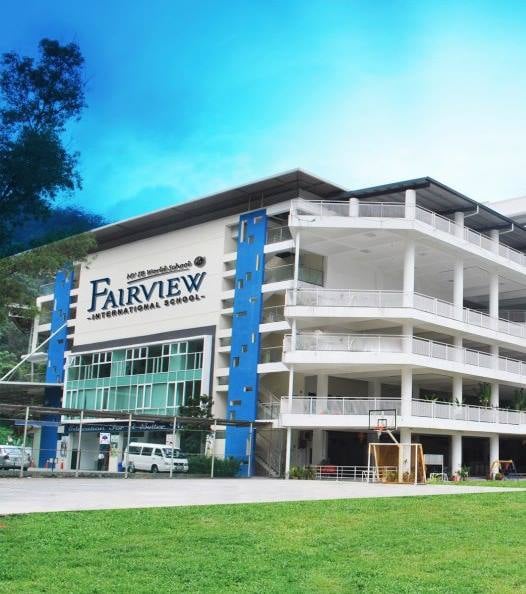 The entrance and main building of the KL campus.