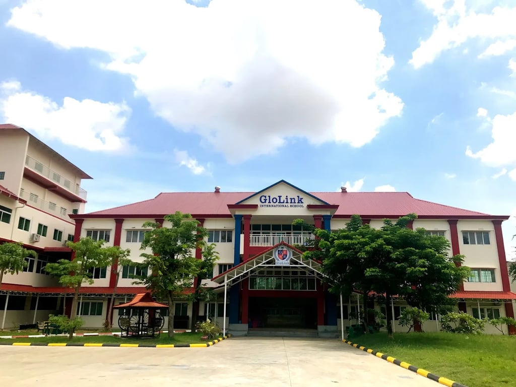 The welcoming main entrance of the GloLink International School primary building.