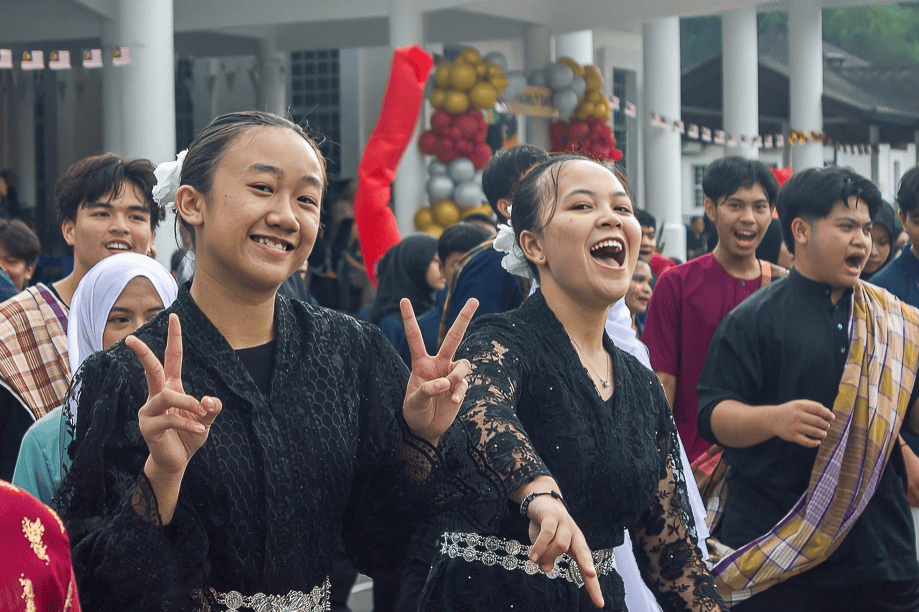 Embracing culture with joy! Students shine during the Merdeka celebration at Yayasan Sarawak School.