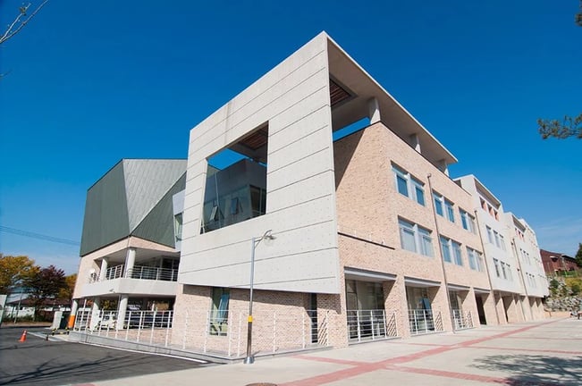 cademic buildings and walkways at Kwangju Foreign School.