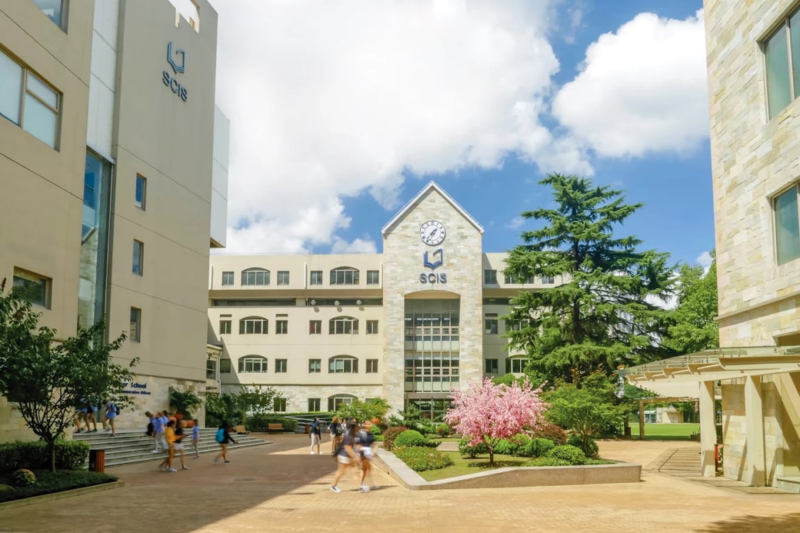 A view of the SCIS main entrance and landscaped central courtyard.