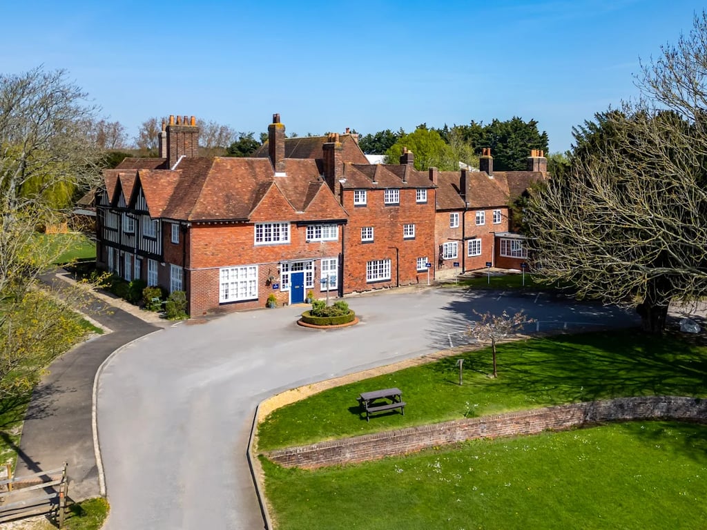Boundary Oak School — international school in United Kingdom