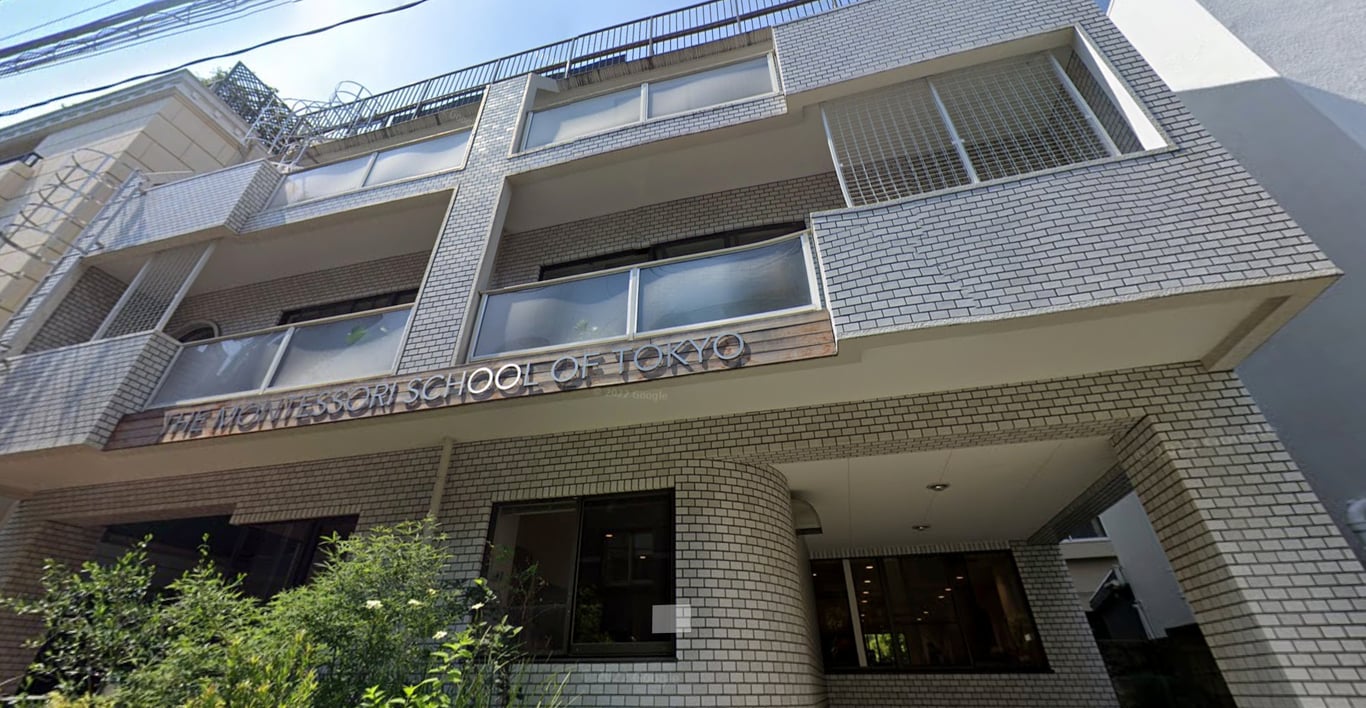 he Montessori School of Tokyo campus building.