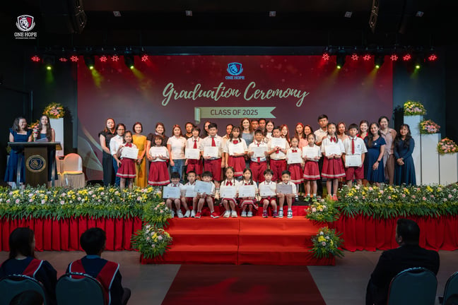 Staff and Students at the graduation ceremony.