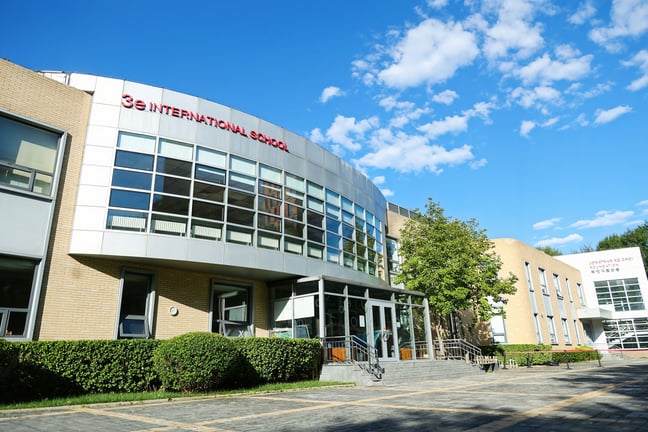Exterior view of the academic facilities at 3e International School.