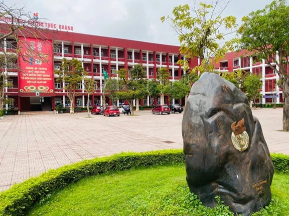 Front plaza of TH School Vinh campus on a bright day.
