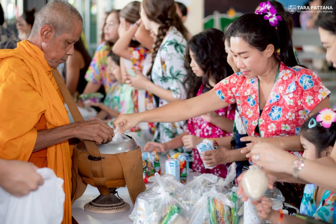 Parents and students making merit during the Songkran ceremony.