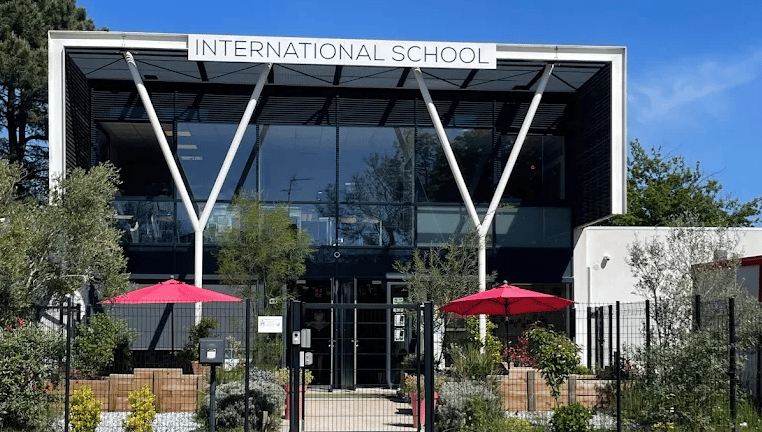 International School 33 — international school in Bordeaux, France