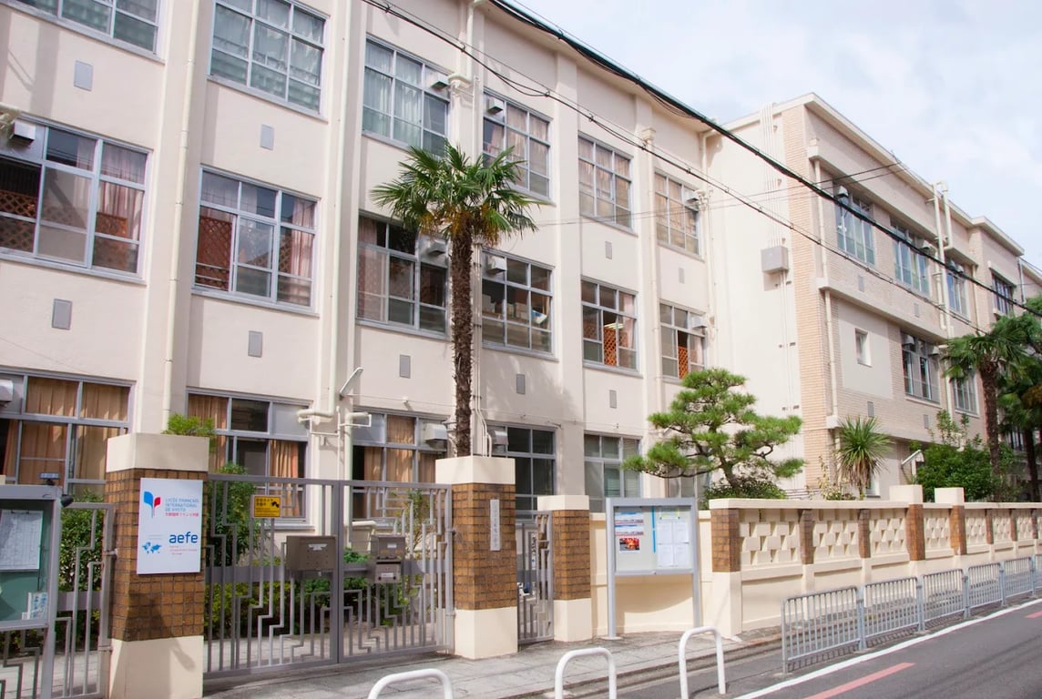 The main entrance and primary academic wing of Lycée Français International de Kyoto.
