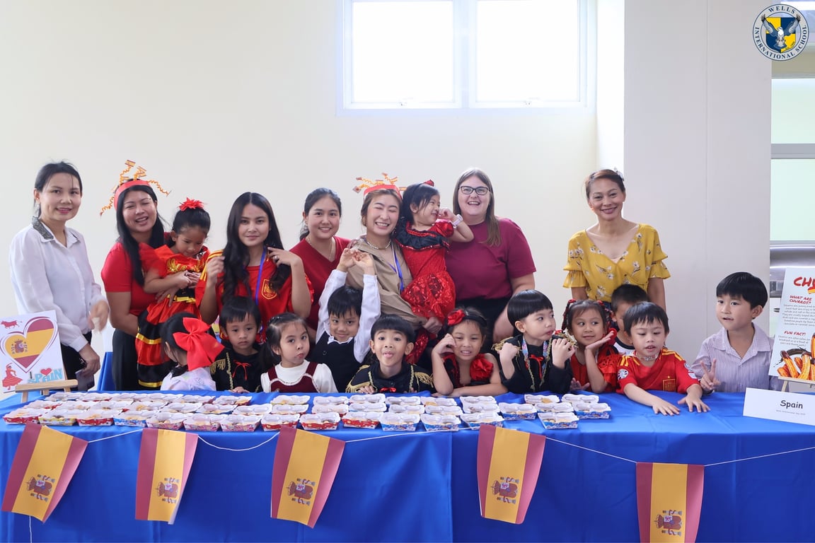 Students and teachers celebrate Spain during International Day.