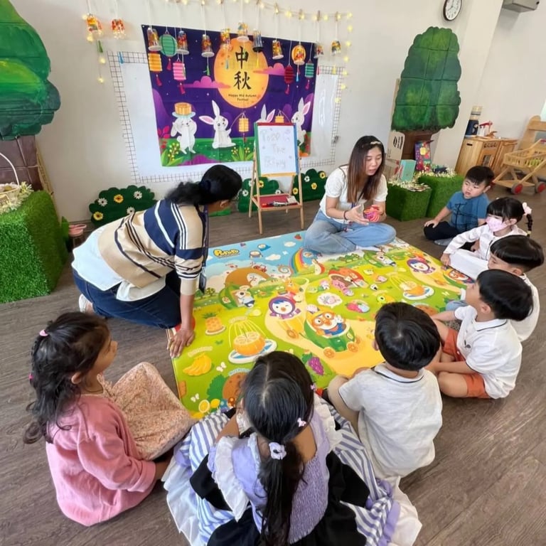 Kindergarten students learn about traditional Chinese culture during a Mid-Autumn storytelling and activity session.