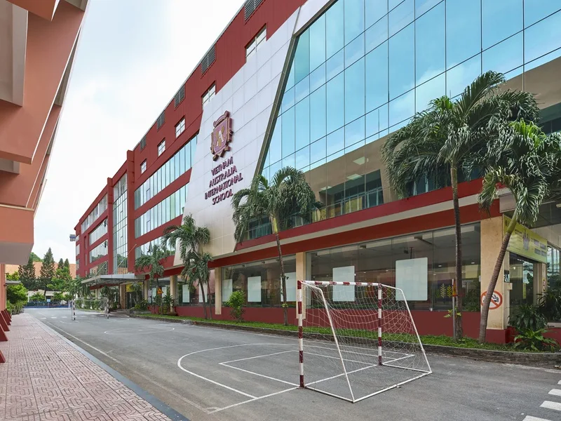 Front view of VAS Hoang Van Thu campus with outdoor court.