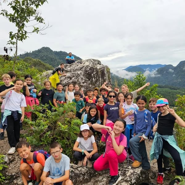 CM2 students on their discovery school trip to Gopeng. 