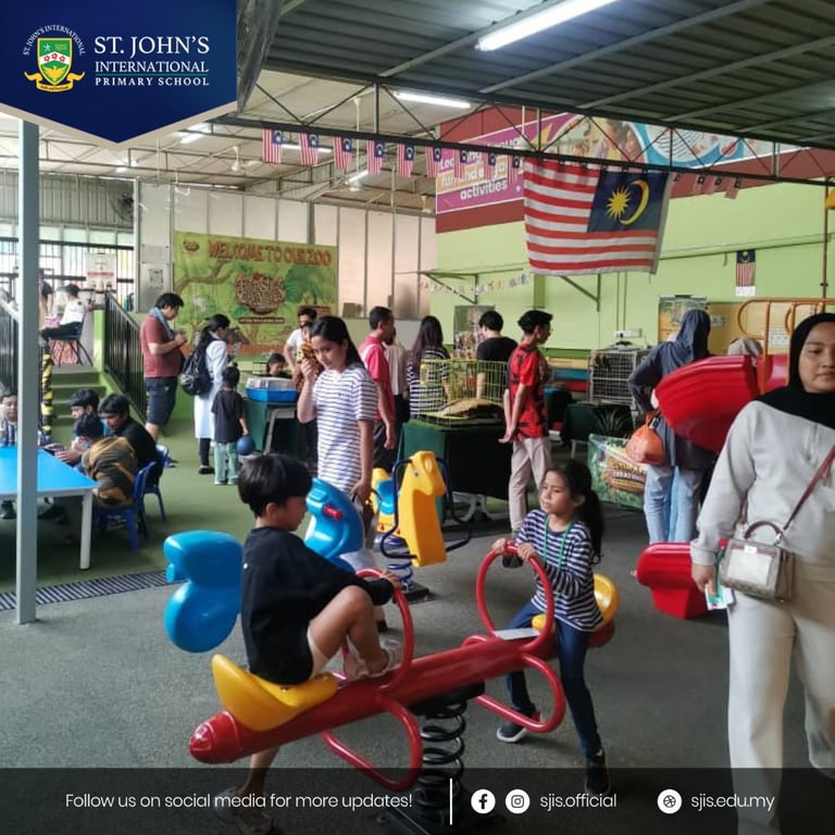 Students and parents enjoy the  SJIP Open Day – Furry Friends Farm Day.