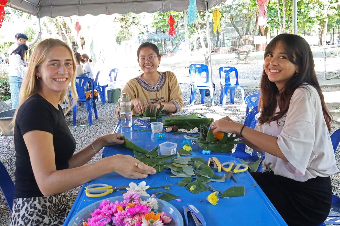Celebrating Thai culture together at CDSC’s Loy Krathong festival.