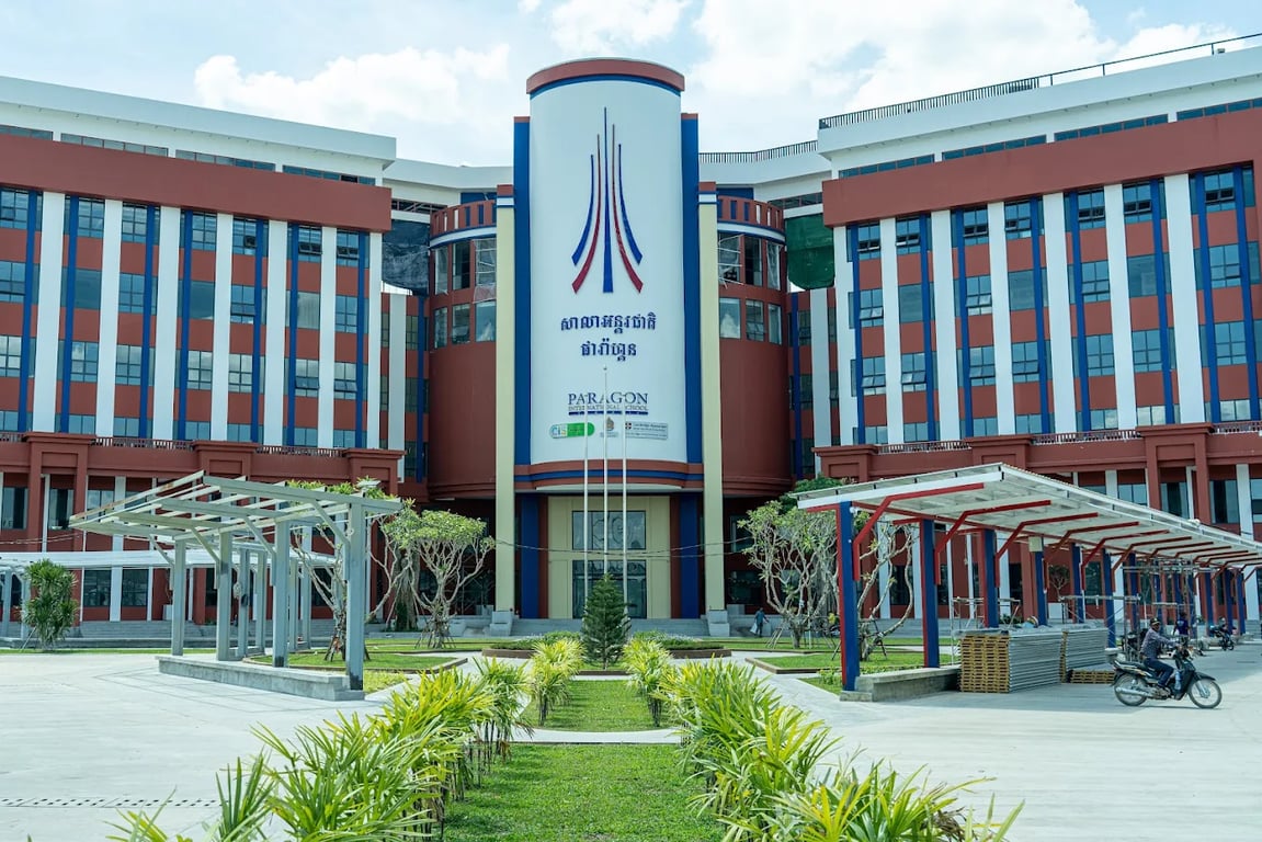 Paragon International School welcoming main building.