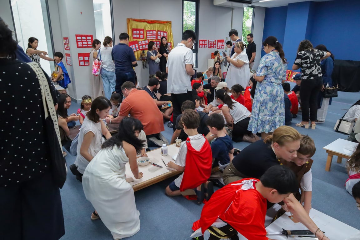 Year 3 students and families creating mosaics at the Roman Expo.