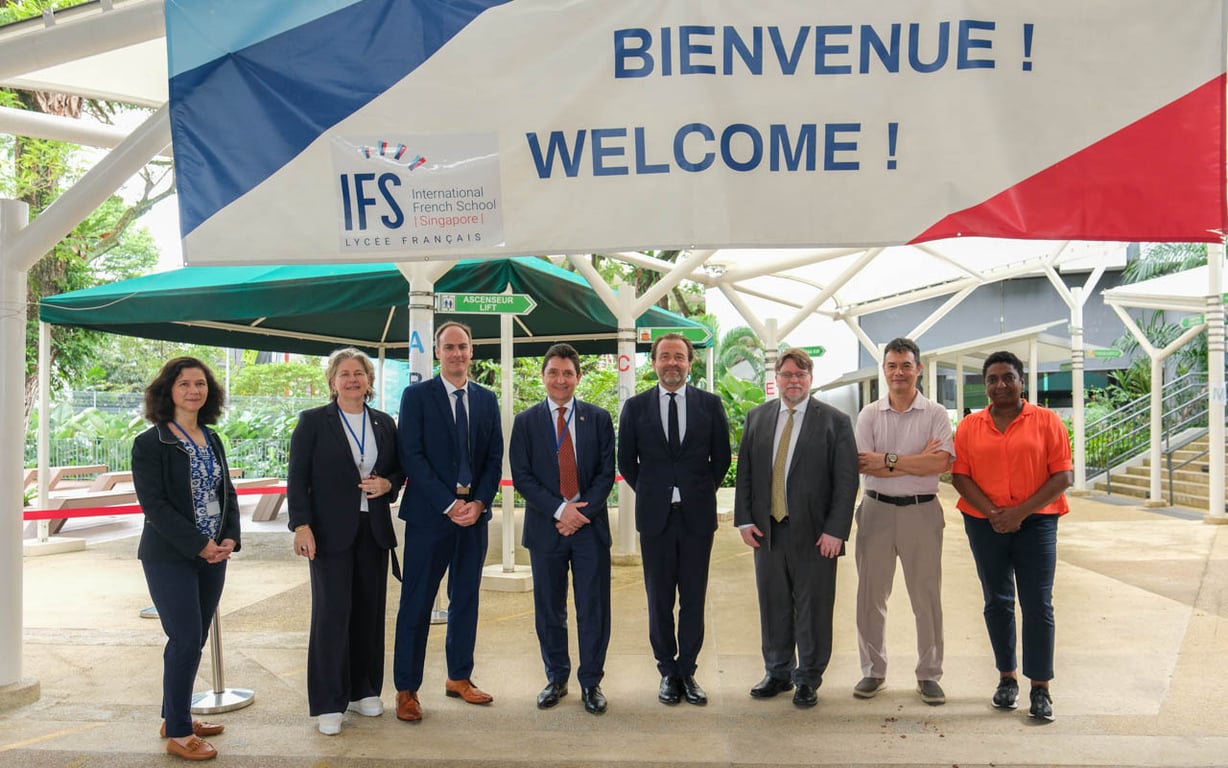 A delegation from the French embassy visits the school.