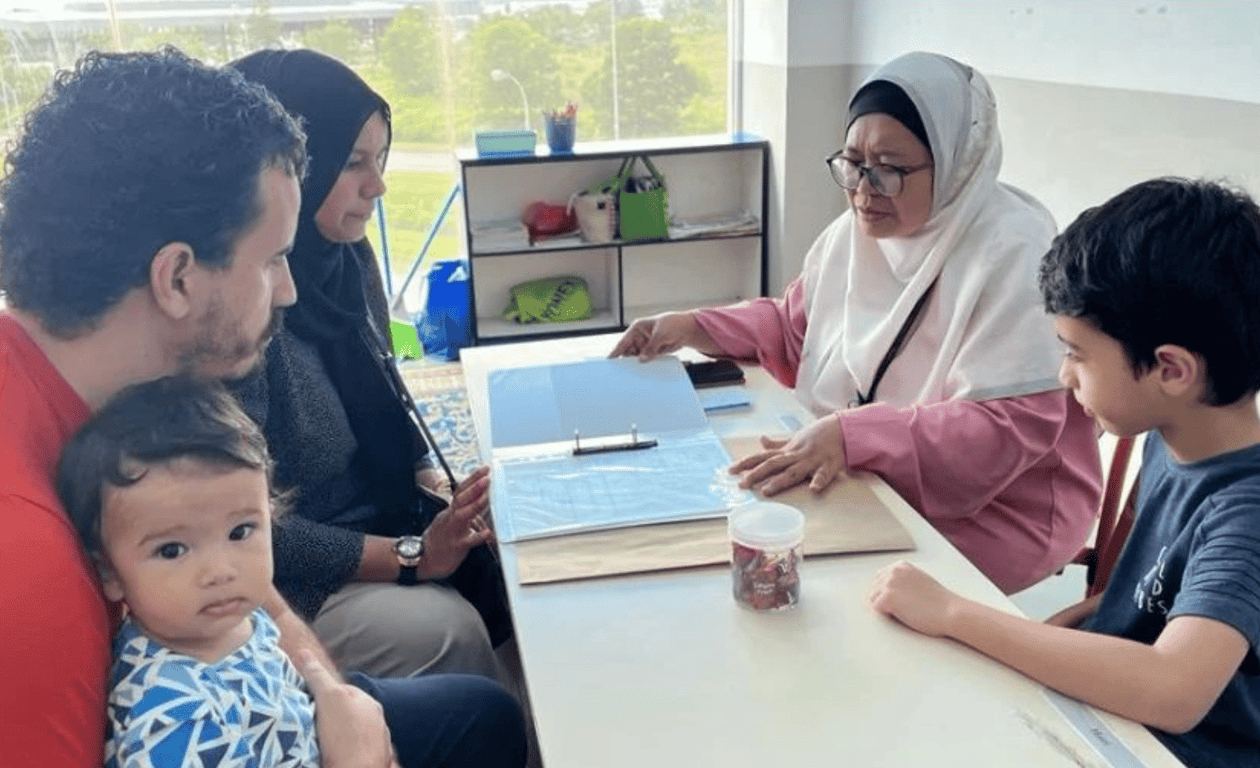 Parents and teacher discussing about the students progress.