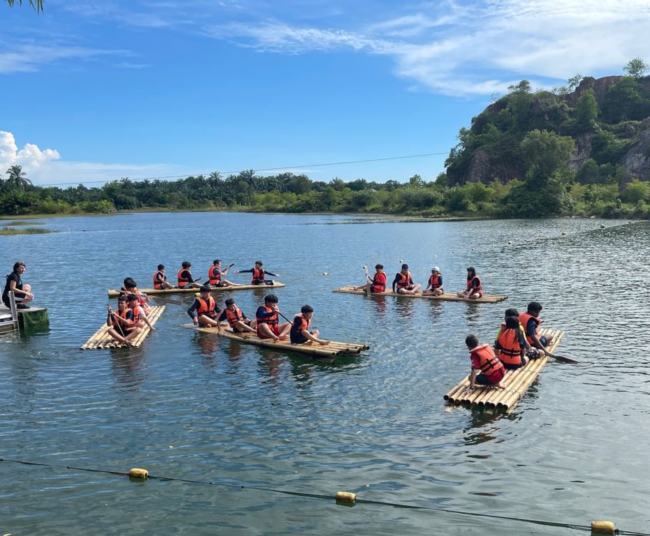 High School students on a field trip in Pulau Tenggol to learn about marine conservation