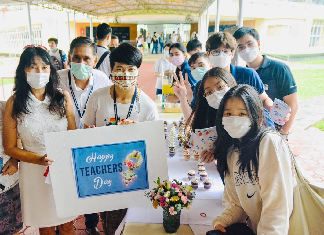 Teachers and students celebrating together on Teachers’ Day.