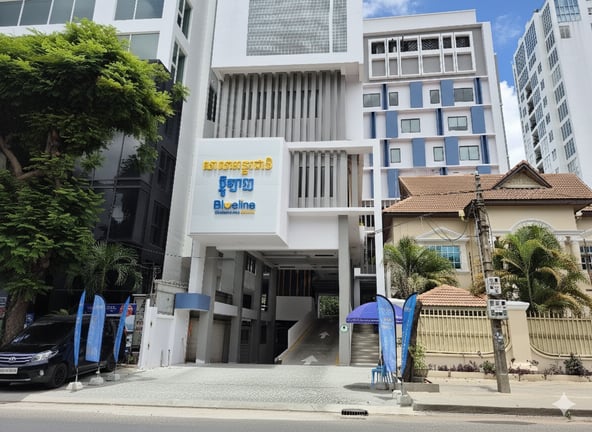 Streetview of the Blueline International School campus in an urban setting.