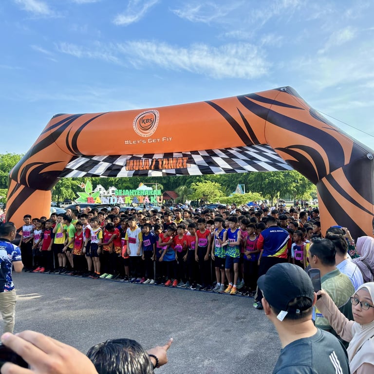 Students from Oakrich and neighboring schools gather at the starting line of a district-wide fun run.