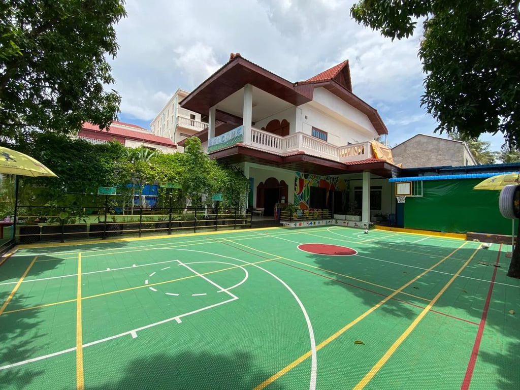 An exterior view of the bright academic building and integrated recreational facilities.