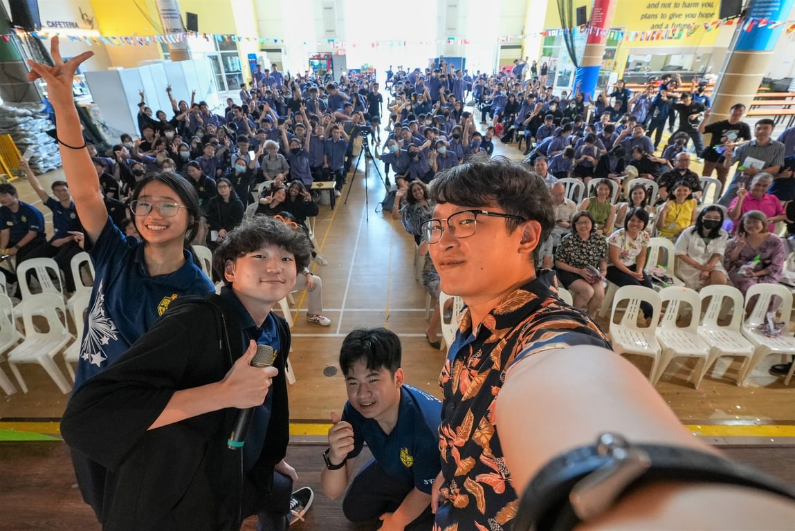 Students celebrate Teachers Day with performances in front of the whole faculty