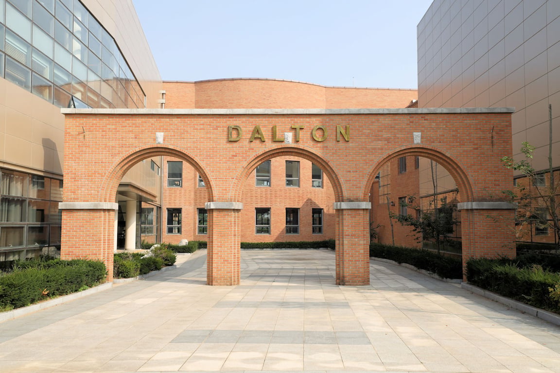Main courtyard entrance at Cheongna Dalton School campus.