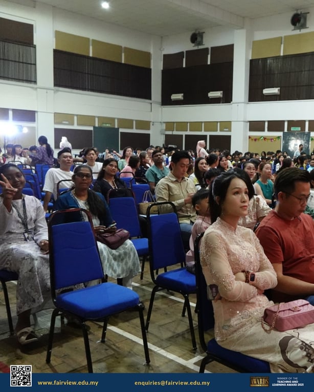 Families joining for Raya celebration.