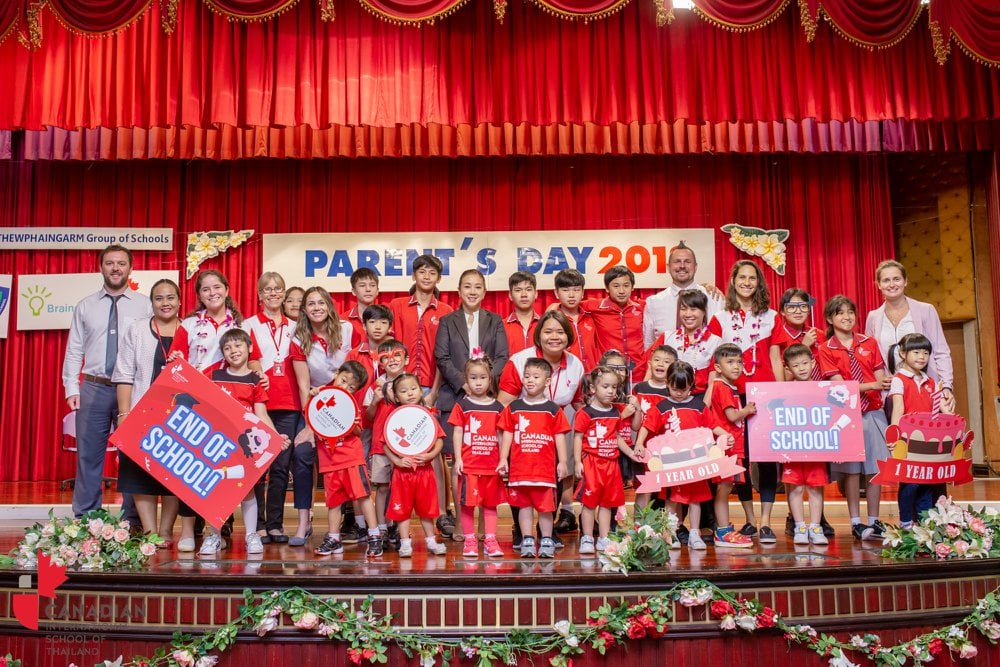 A cheerful Parent’s Day and end-of-school celebration together.