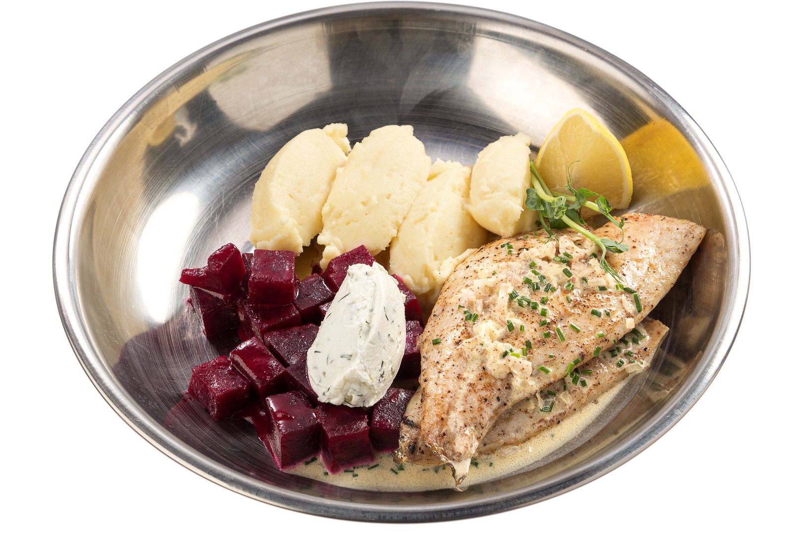 Photo Dish Dorado fillet with mashed potatoes, beets and sauce