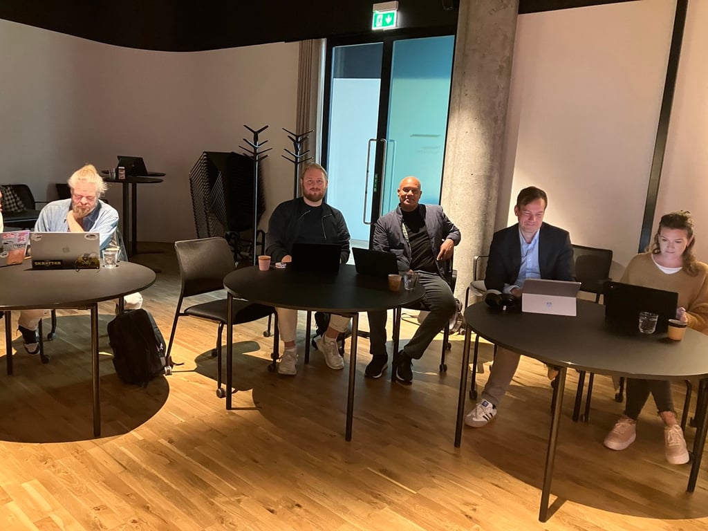 teamwork, working together, listening to team mates